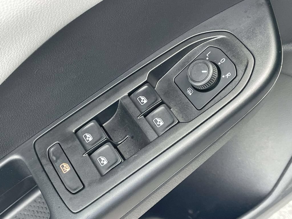 Certified 2023 Volkswagen Taos SE FWD image 20