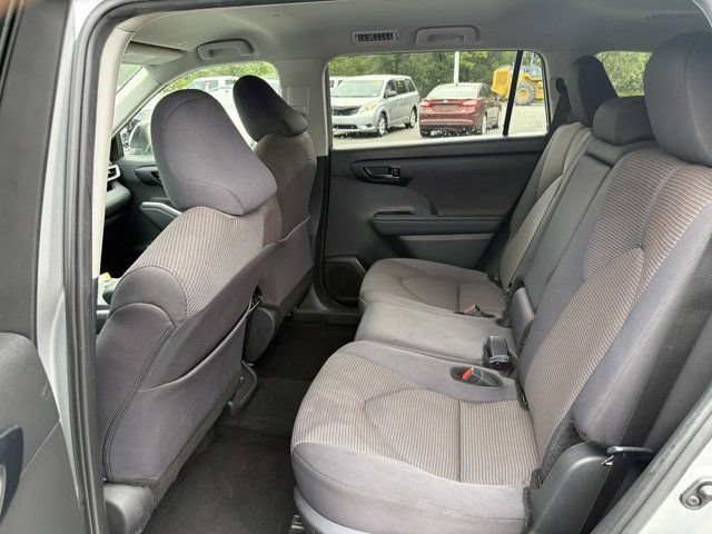 Certified 2025 Toyota Highlander LE FWD image 14