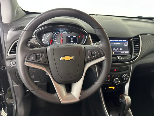 Used 2022 Chevrolet Trax LT w/ LT Convenience Package image 14