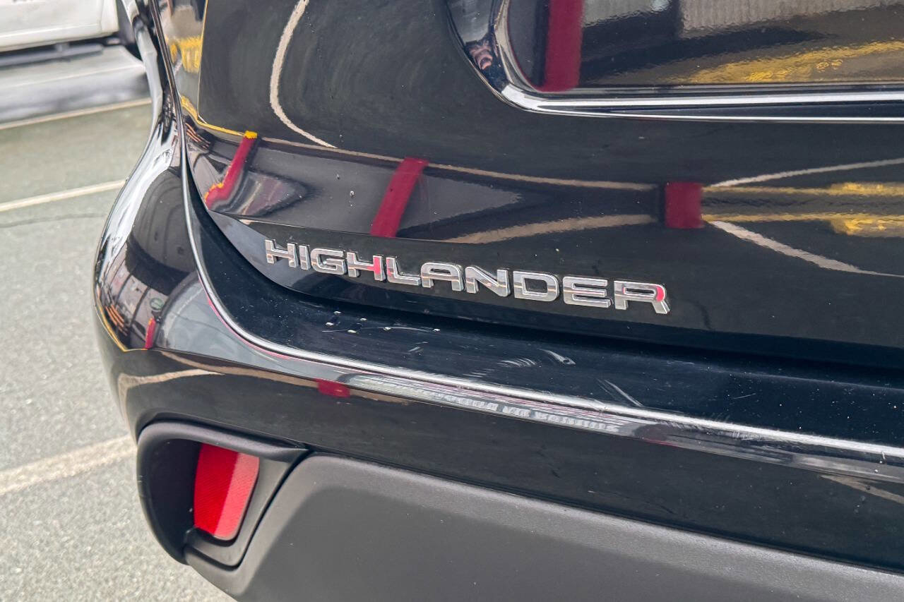 Used 2020 Toyota Highlander LE image 17