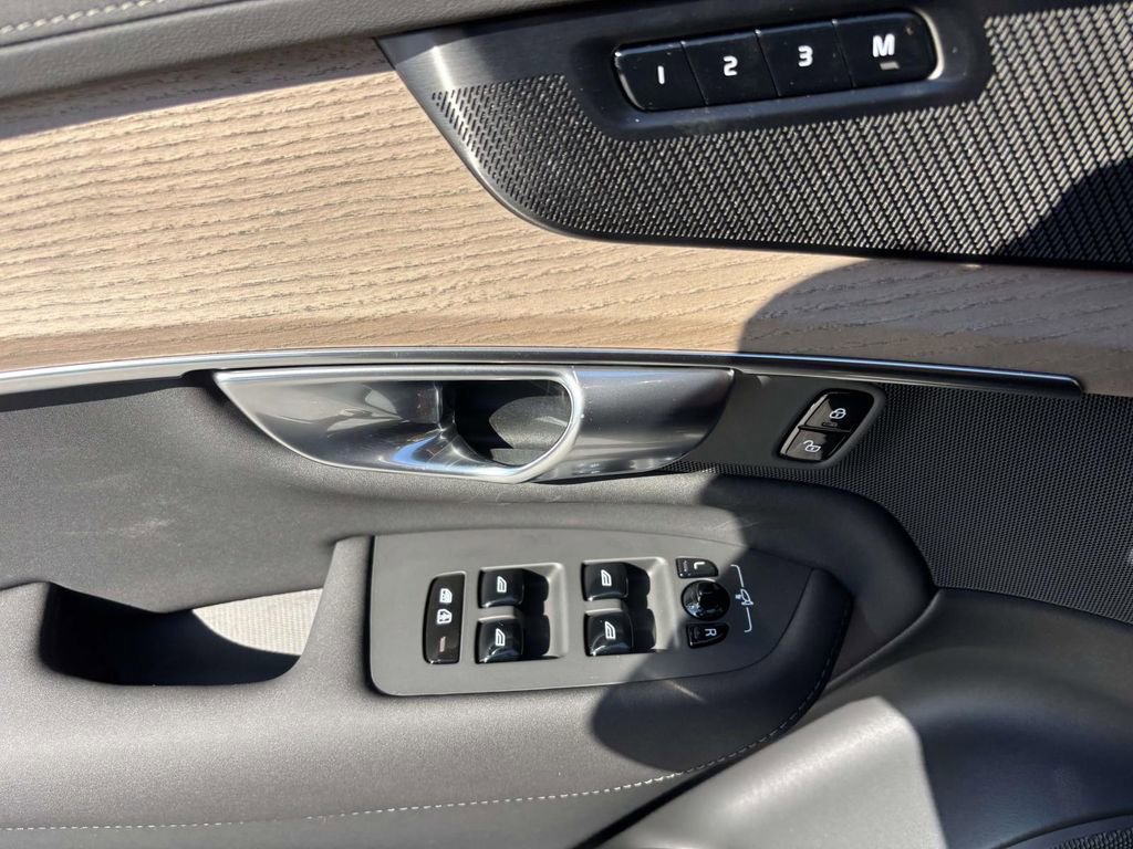 New 2026 Volvo XC90 B6 Plus w/ Protection Package Premier image 13