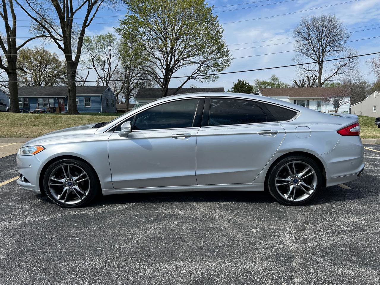 Used 2013 Ford Fusion Titanium w/ Titanium Driver Assist Pkg FWD image 2