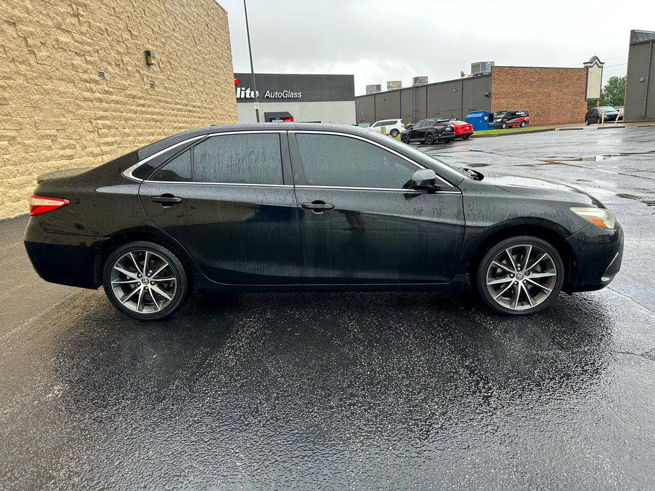 Used 2015 Toyota Camry SE image 6