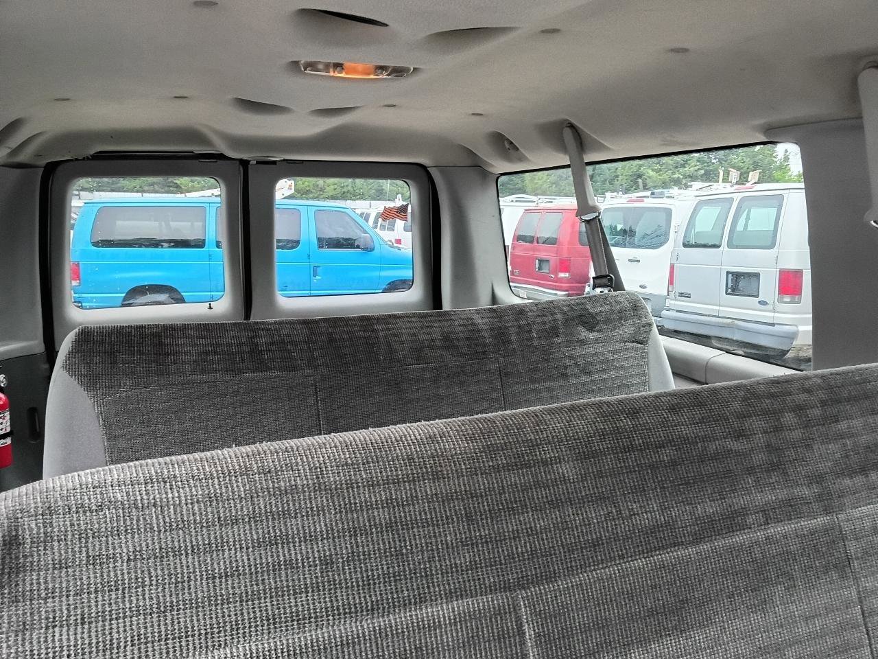 Used 2003 Ford E-150 and Econoline 150 Wagon RWD image 22