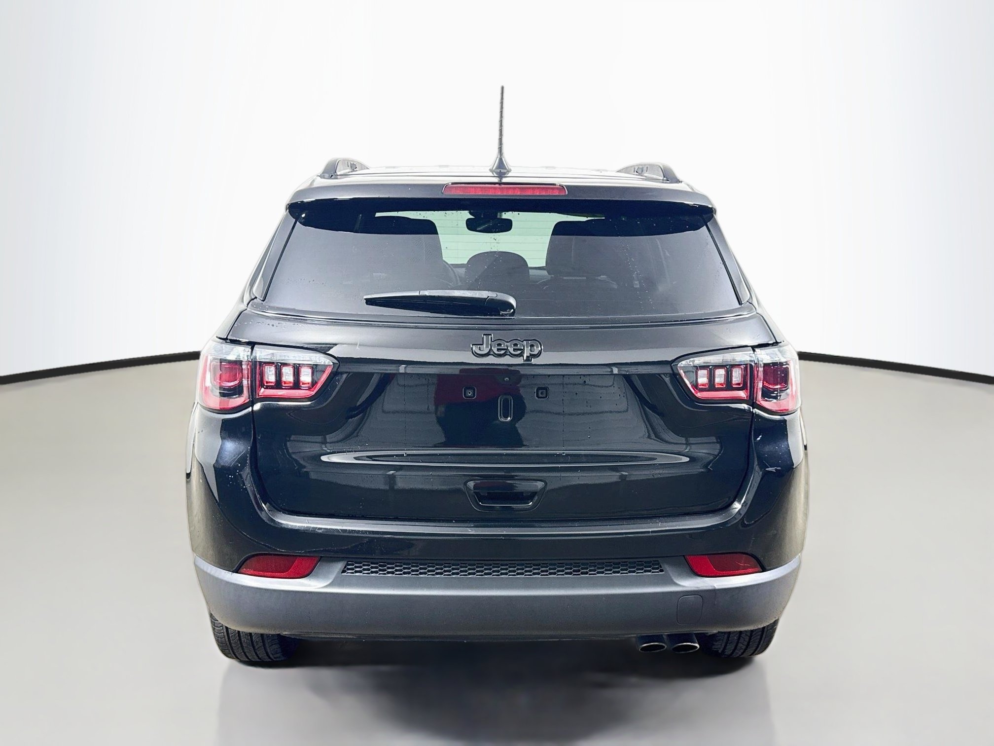 Used 2022 Jeep Compass Latitude FWD image 6