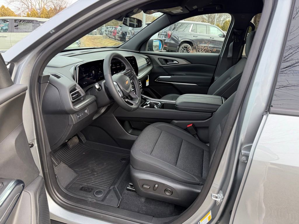 Used 2025 Chevrolet Traverse LT w/ LPO, Floor Liner Package image 11