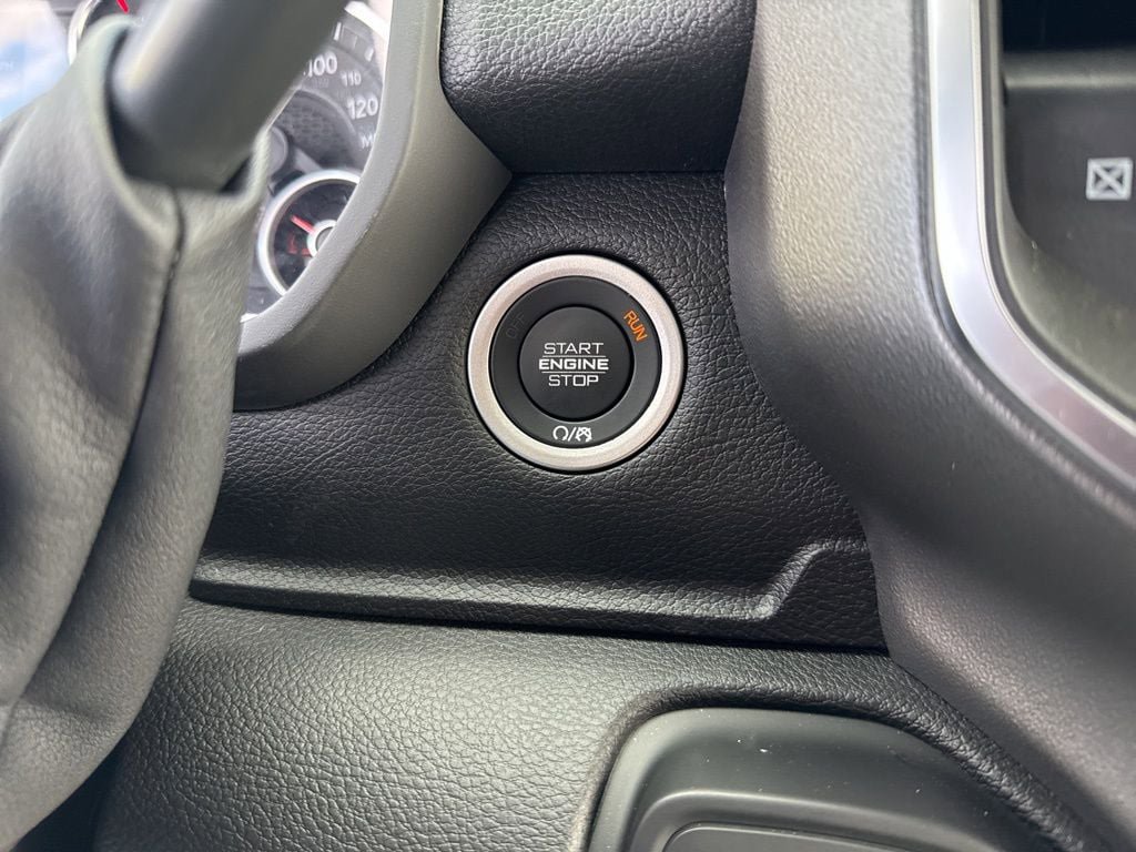 New 2025 RAM 2500 Big Horn AWD/4WD image 17