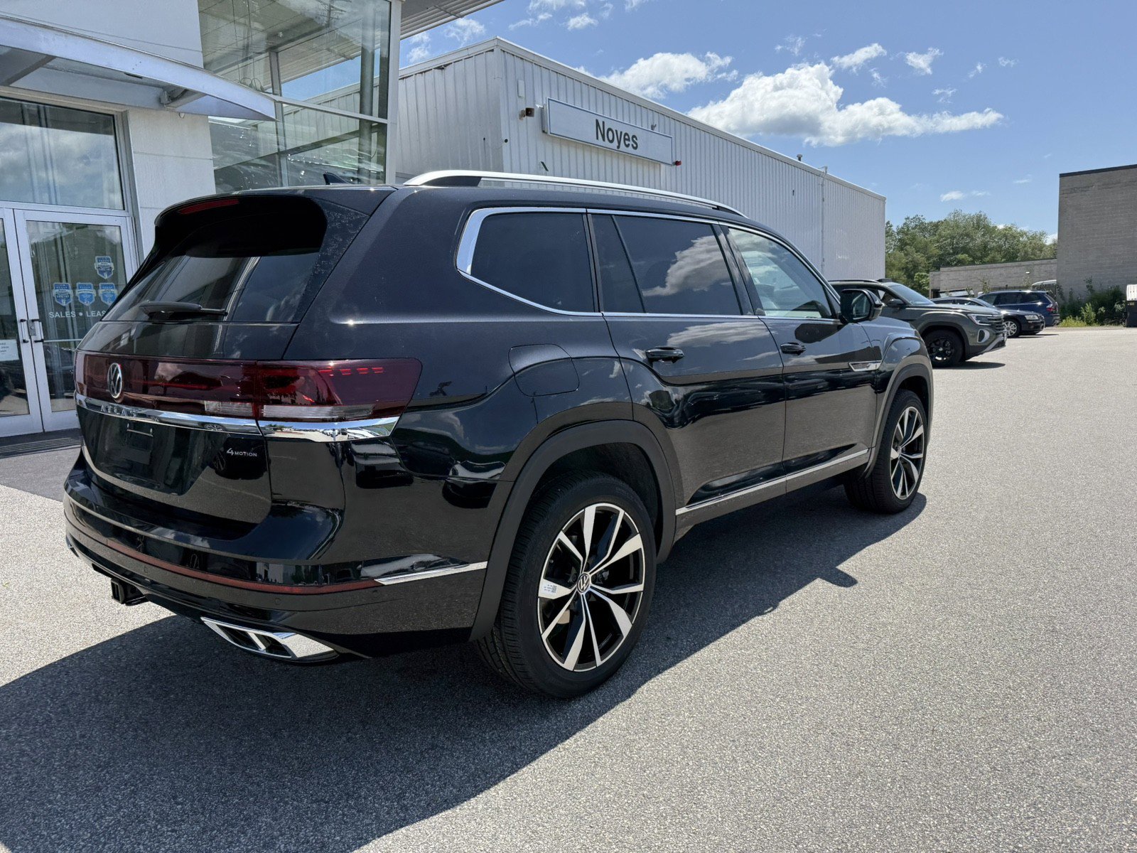 New 2025 Volkswagen Atlas SEL Premium R-Line image 5