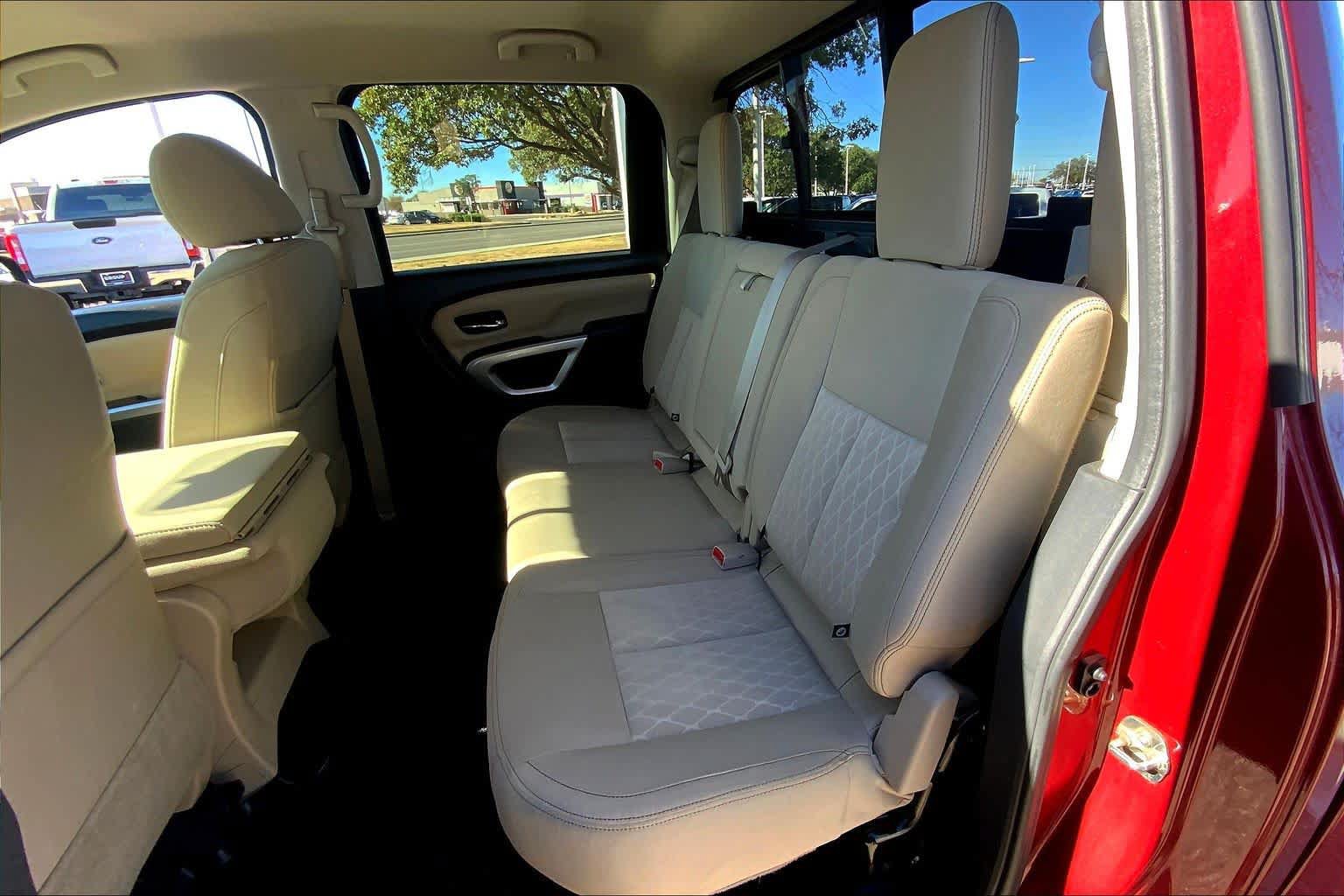 Used 2017 Nissan Titan SV RWD image 21