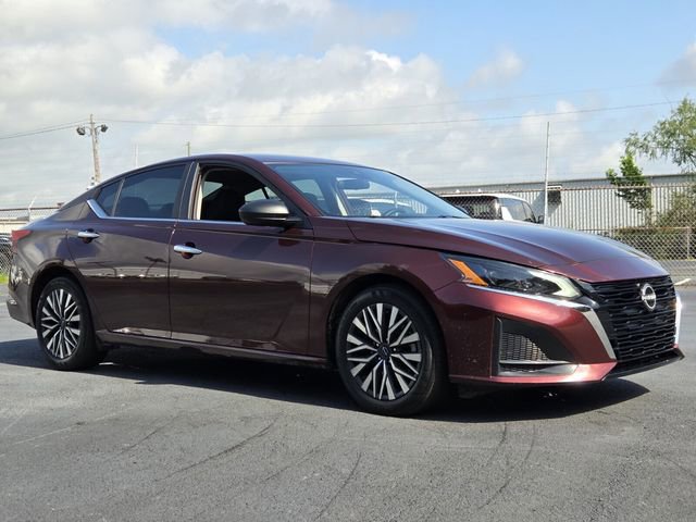 Certified 2024 Nissan Altima 2.5 SV FWD image 6