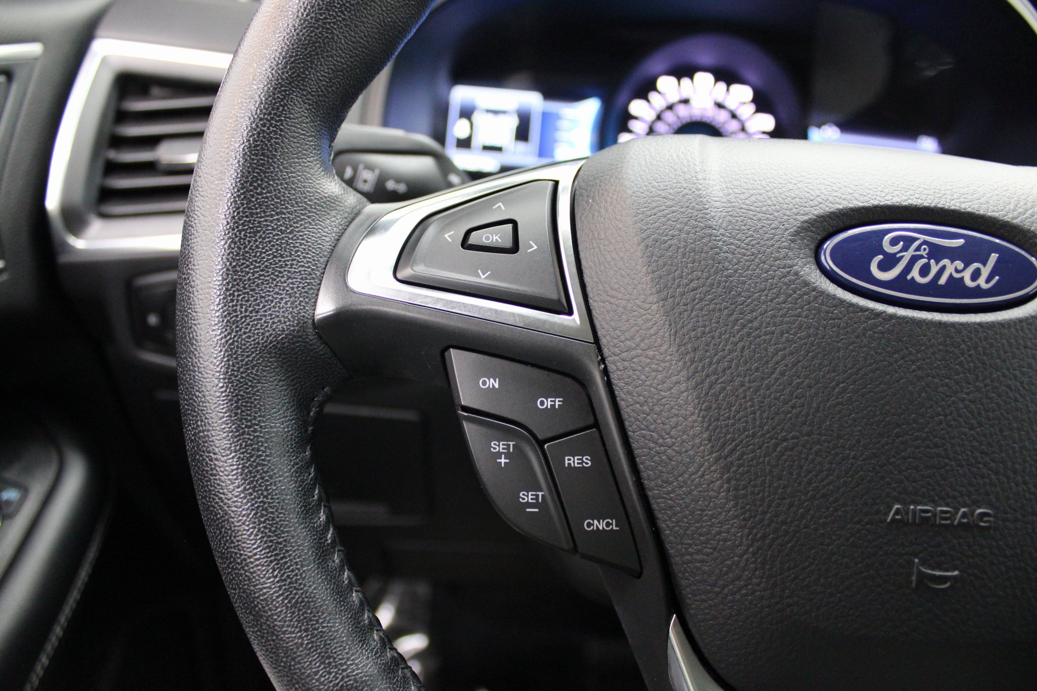 Used 2024 Ford Edge Titanium image 34