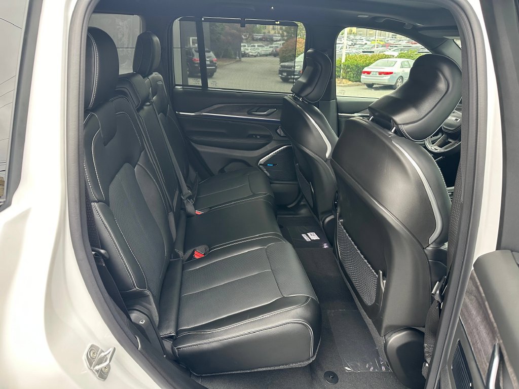 New 2024 Jeep Grand Cherokee Overland w/ Advanced Protech Group III AWD/4WD image 13