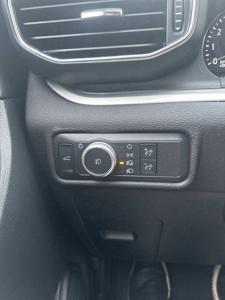 Used 2022 Ford Explorer XLT w/ Equipment Group 202A image 20