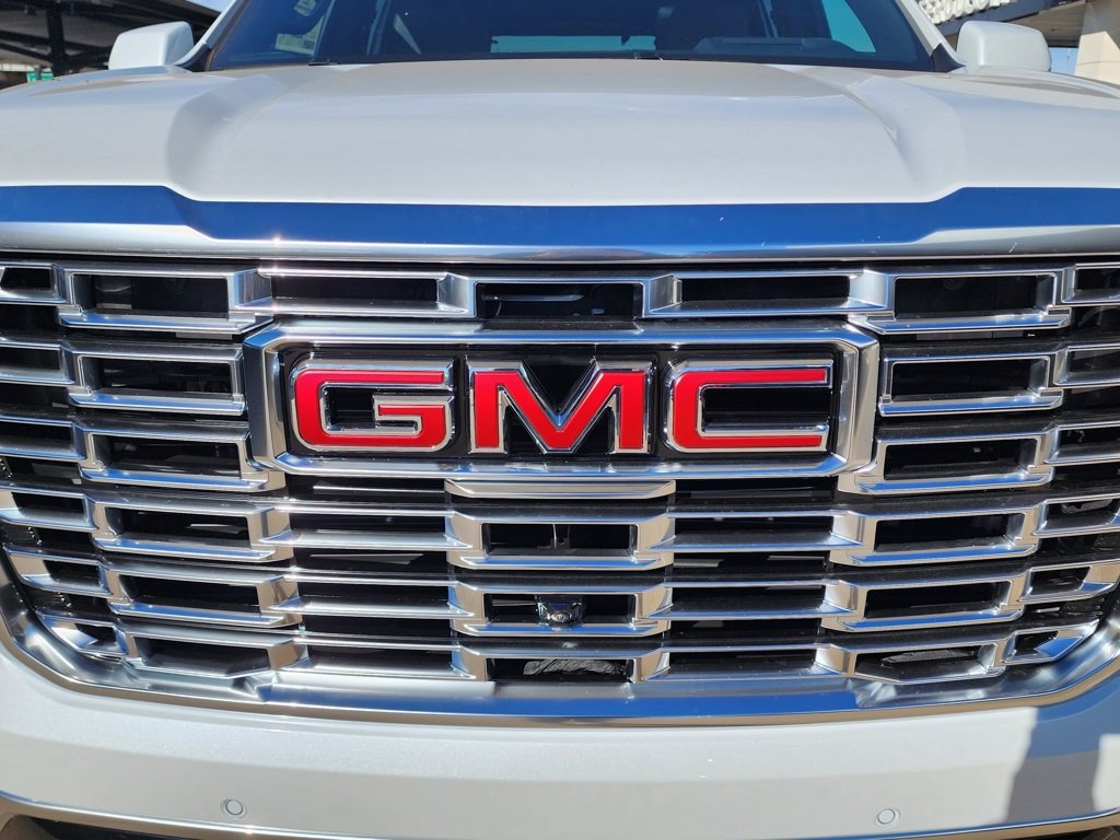 New 2026 GMC Yukon Denali w/ Denali Reserve Package image 9