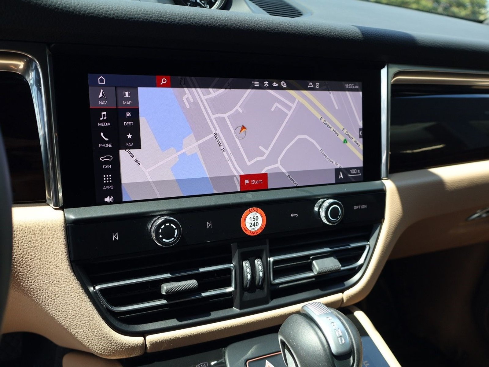 Certified 2026 Porsche Macan AWD/4WD image 18