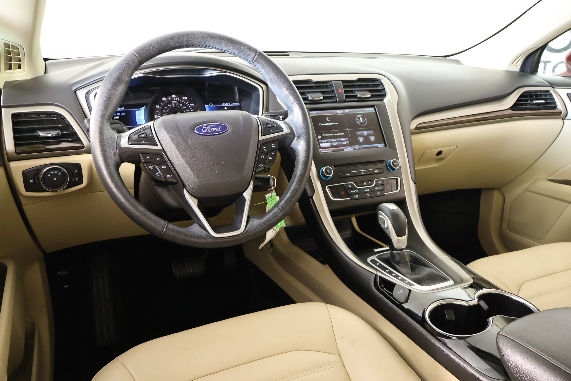 Used 2016 Ford Fusion SE w/ Equipment Group 202A FWD image 2