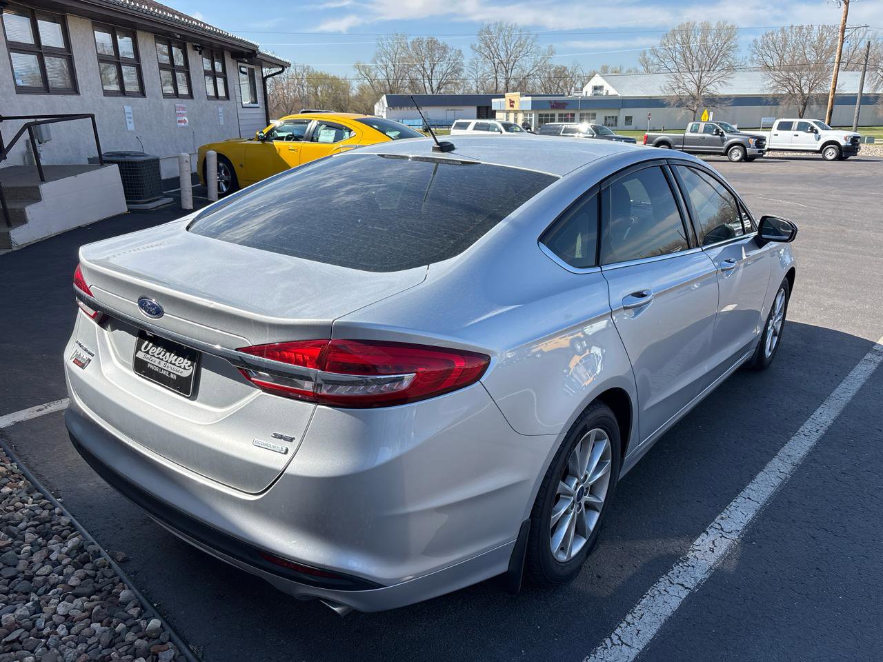 Used 2017 Ford Fusion SE FWD image 3