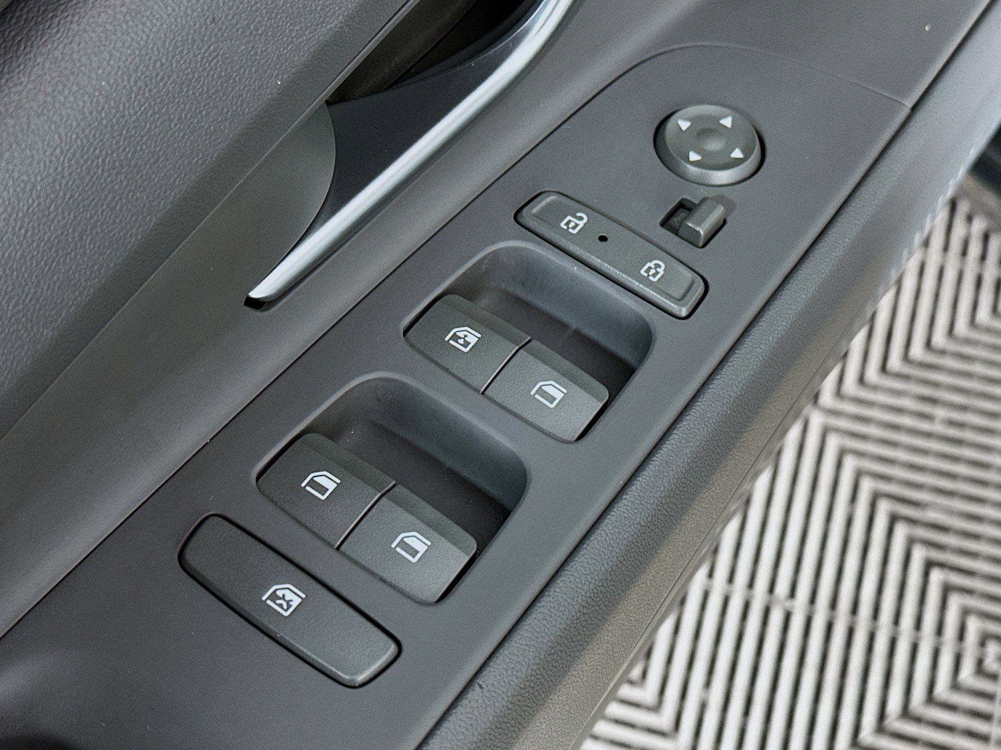 Certified 2024 Hyundai Elantra SEL image 18