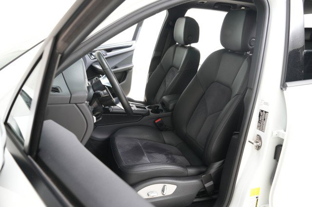 Used 2020 Porsche Macan image 37
