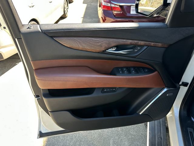 Used 2015 Cadillac Escalade Premium image 13