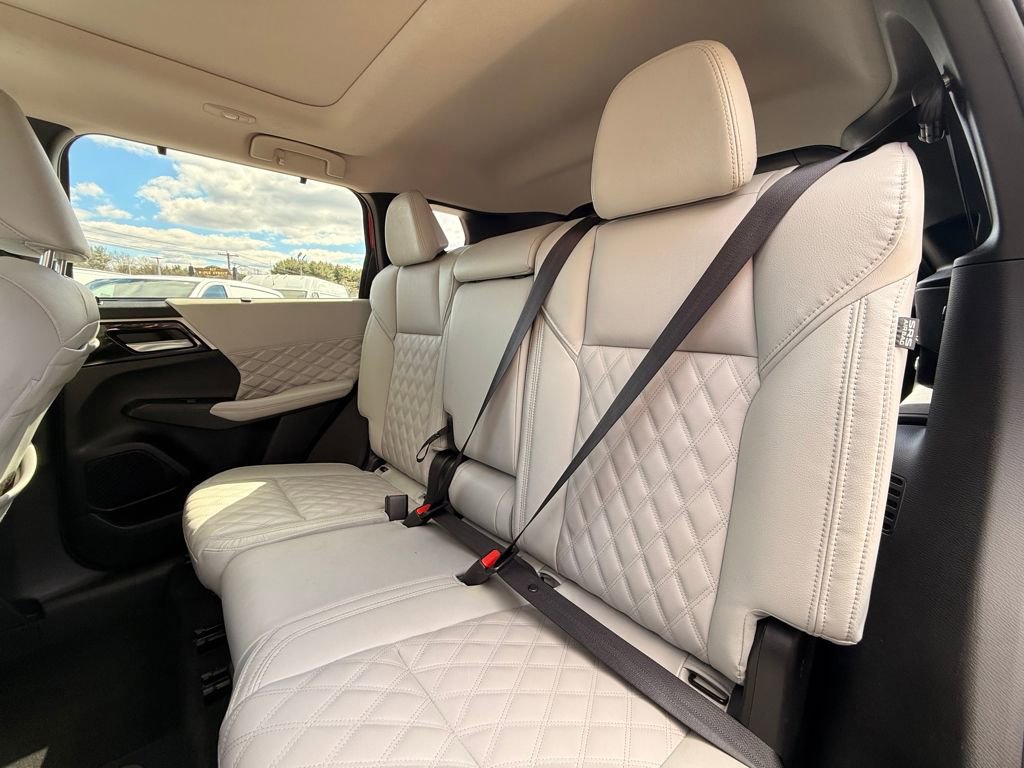 Used 2024 Mitsubishi Outlander SEL Black Edition image 15