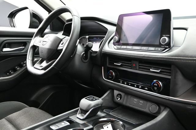Used 2025 Nissan Rogue SV AWD/4WD image 18