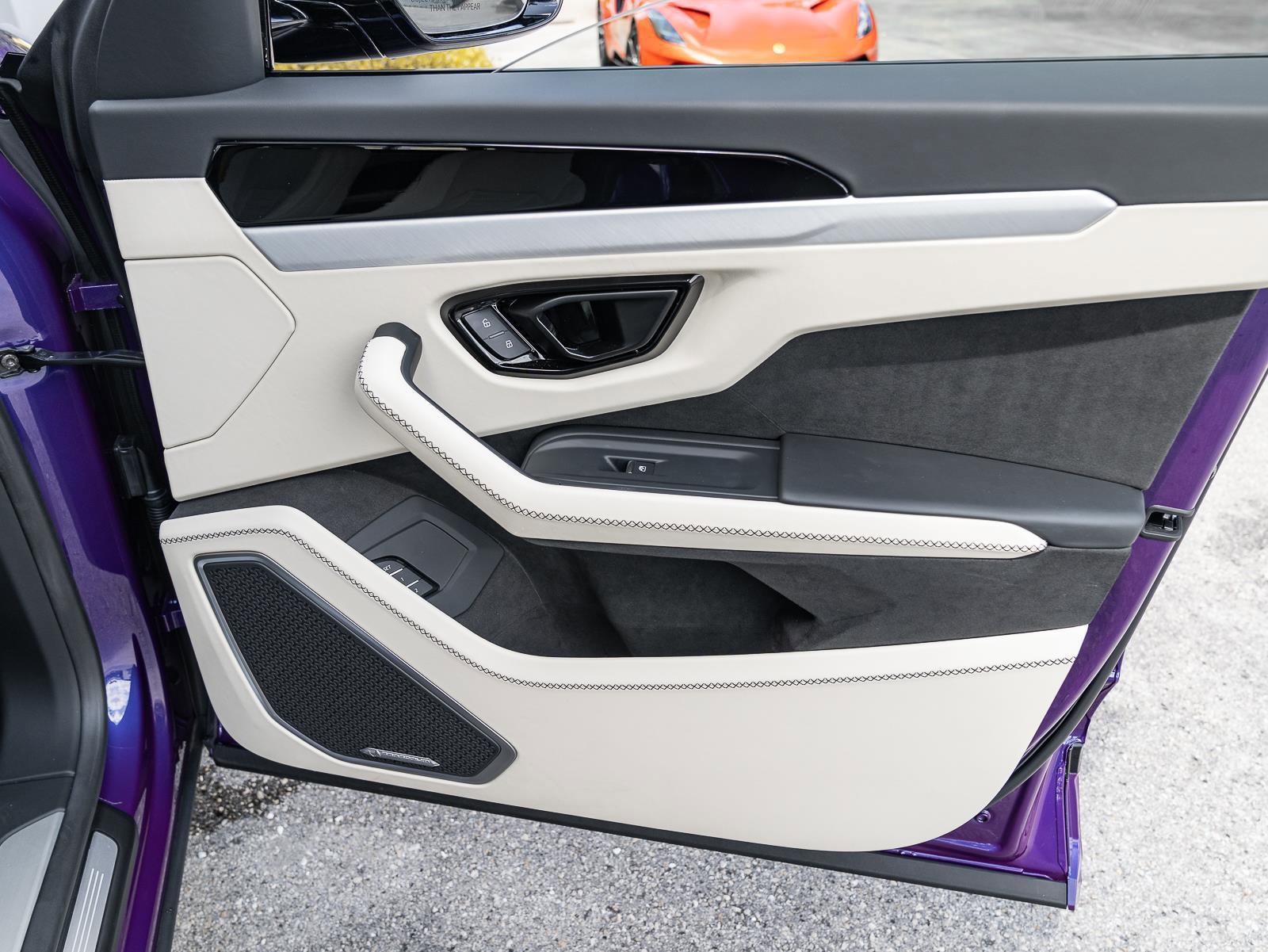 Used 2025 Lamborghini Urus SE image 58