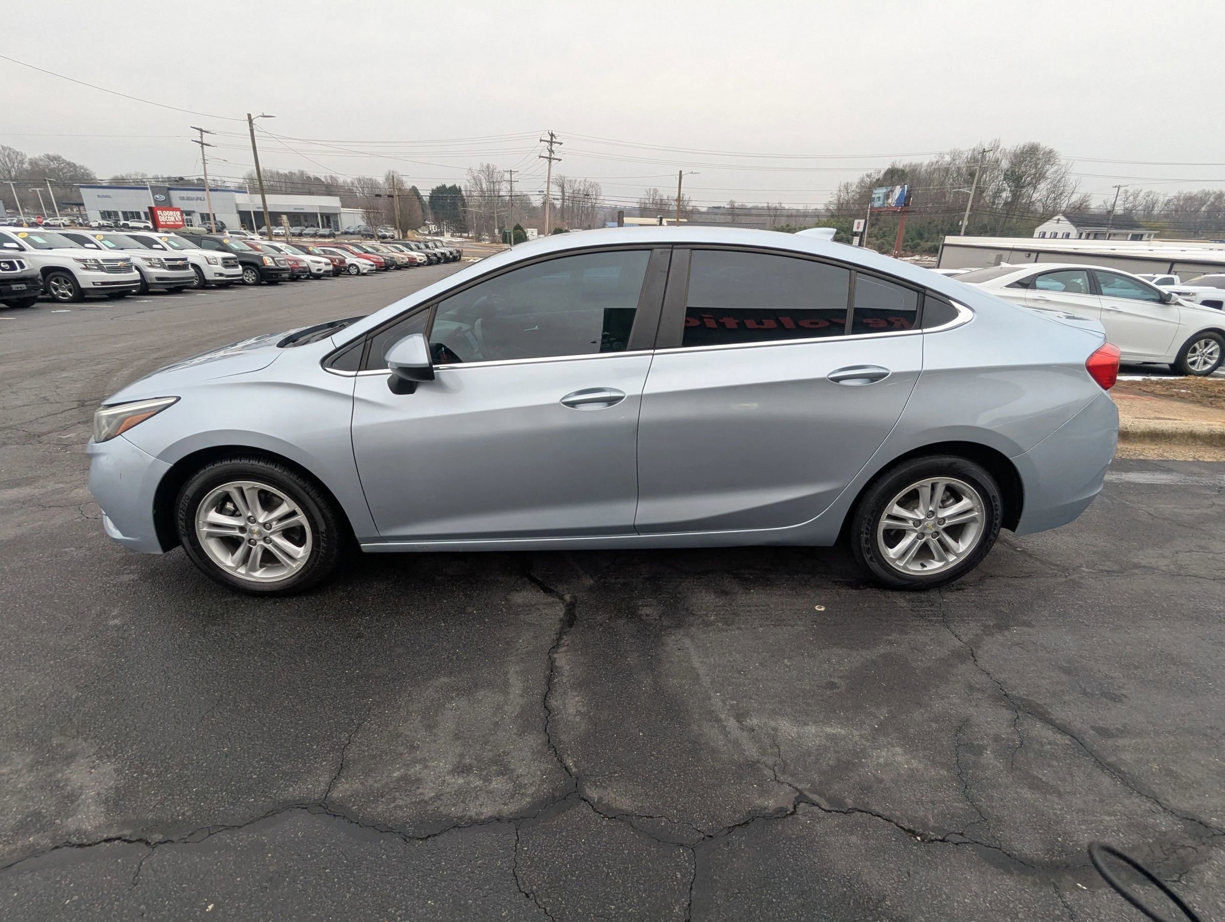 Used 2017 Chevrolet Cruze LT image 4
