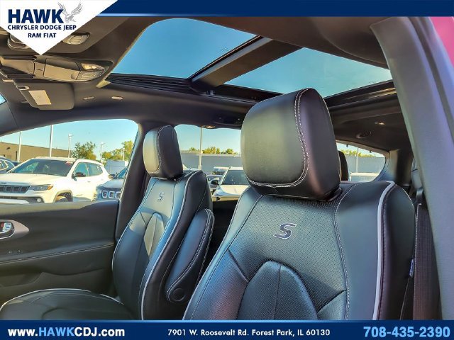 Used 2025 Chrysler Pacifica Limited FWD image 10