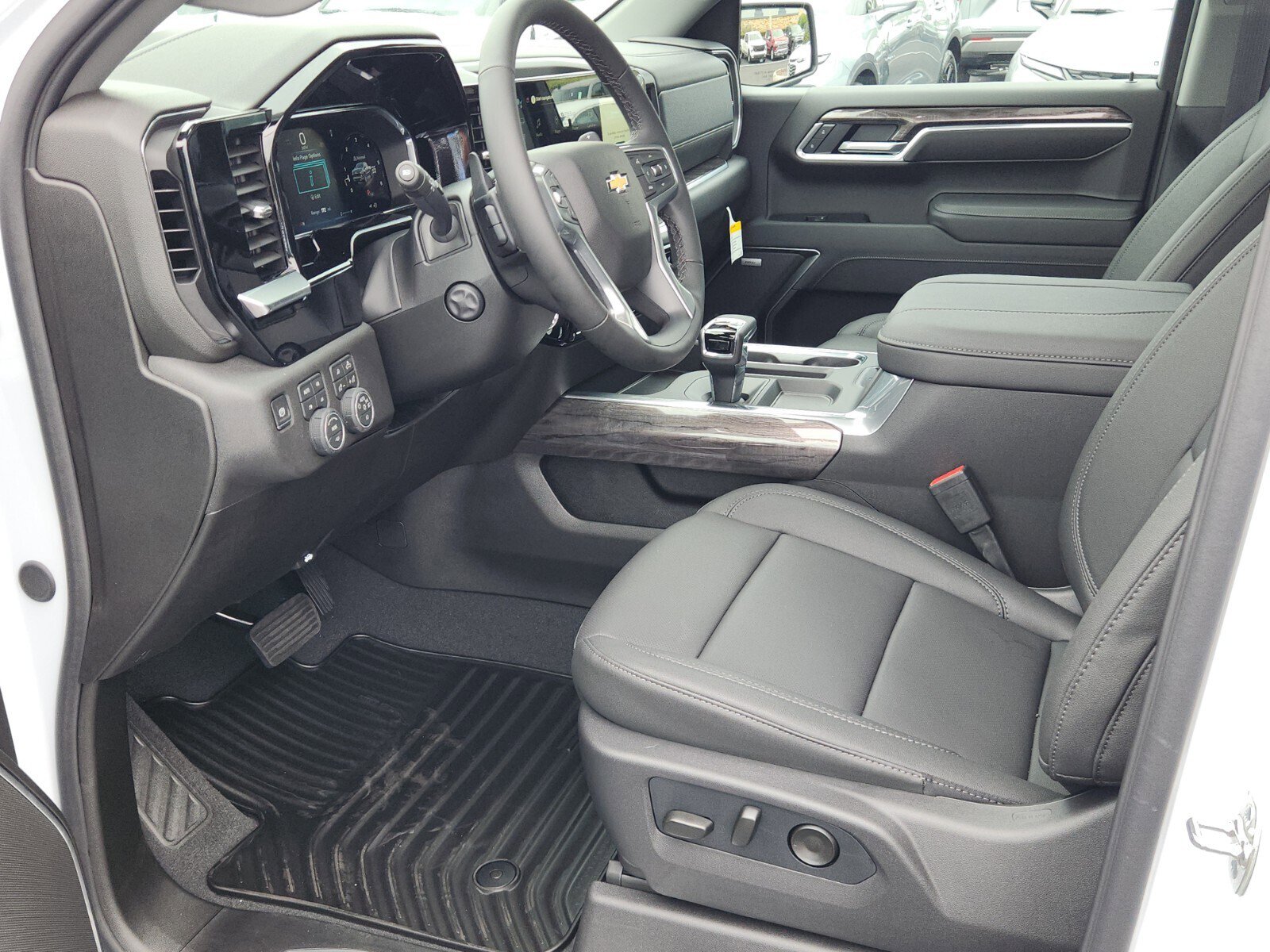 New 2026 Chevrolet Silverado 1500 LTZ w/ Z71 Off-Road Package image 6