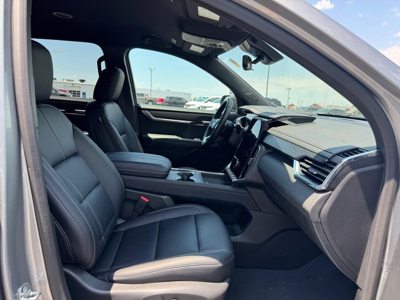 Used 2026 GMC Acadia Elevation w/ Elevation Premium Package FWD image 17