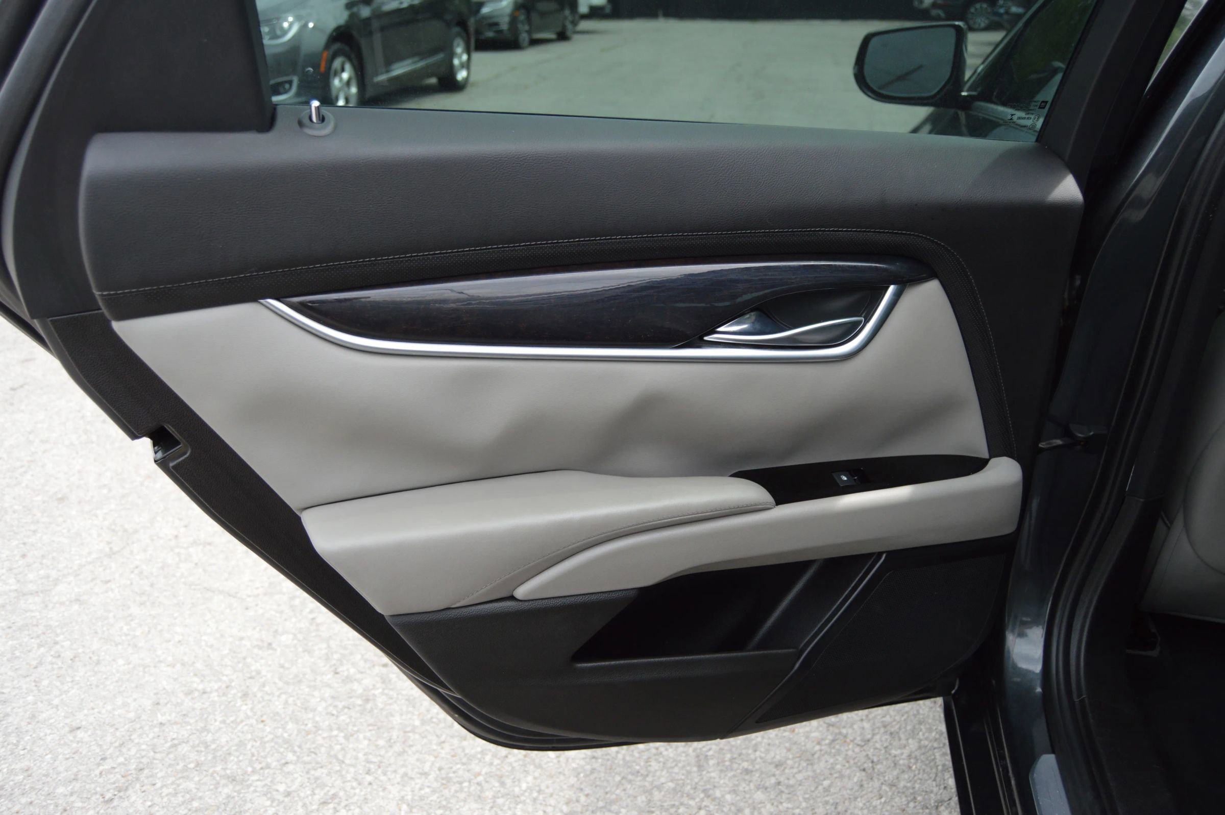 Used 2013 Cadillac XTS Luxury w/ Driver Awareness Package FWD image 21