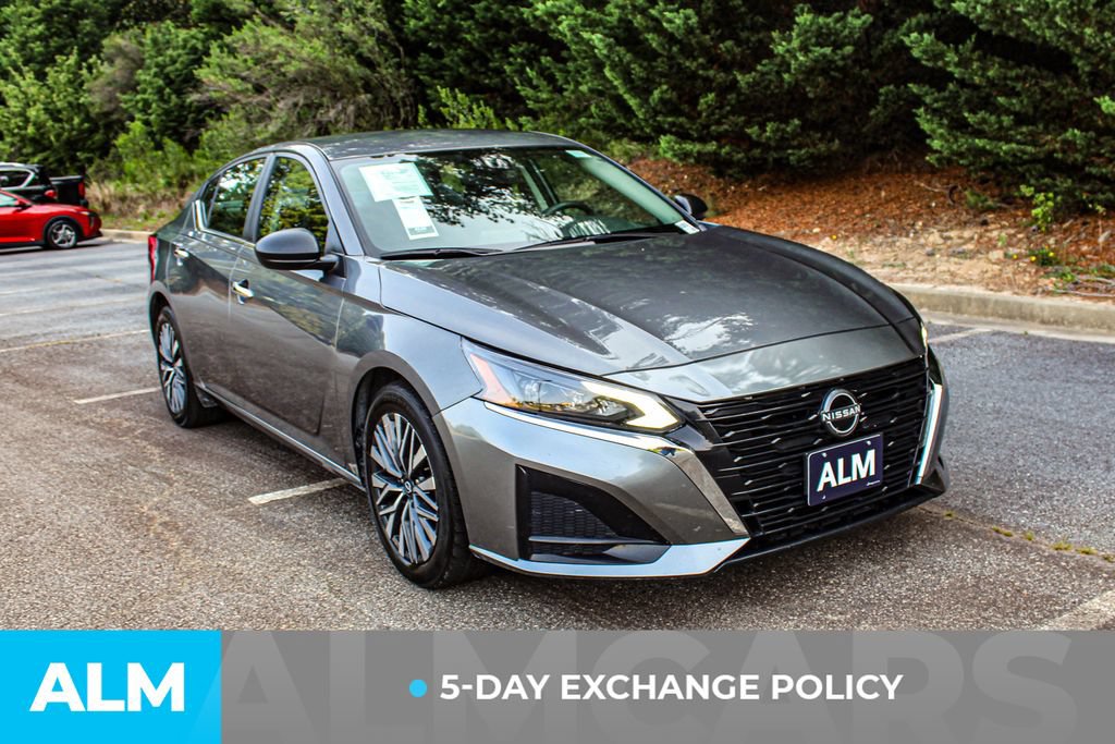 Used 2025 Nissan Altima 2.5 SV FWD image 4