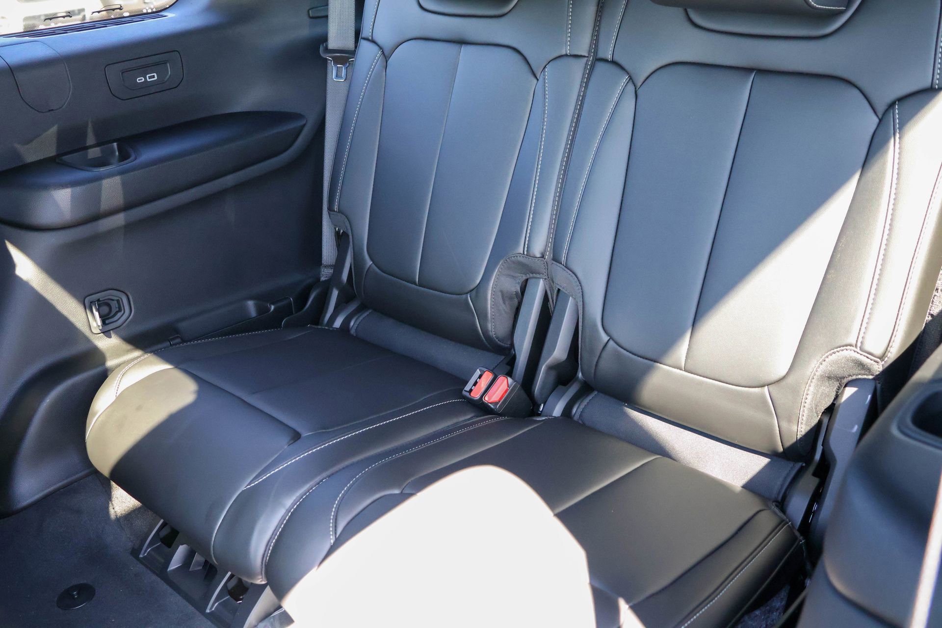 New 2026 Jeep Grand Cherokee L Limited w/ Limited Altitude Package image 15