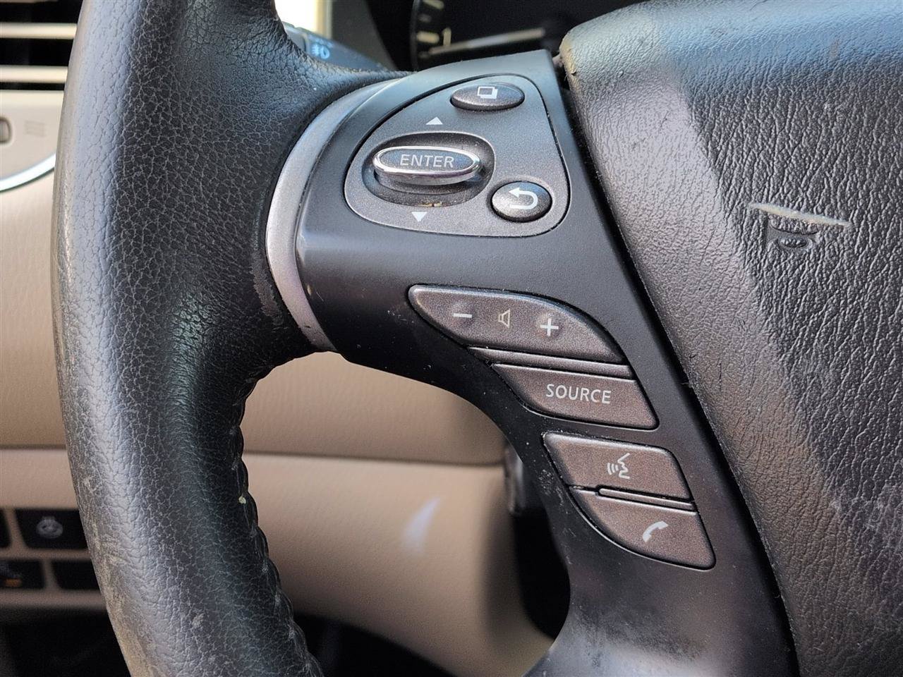 Used 2016 Nissan Pathfinder Platinum FWD image 18