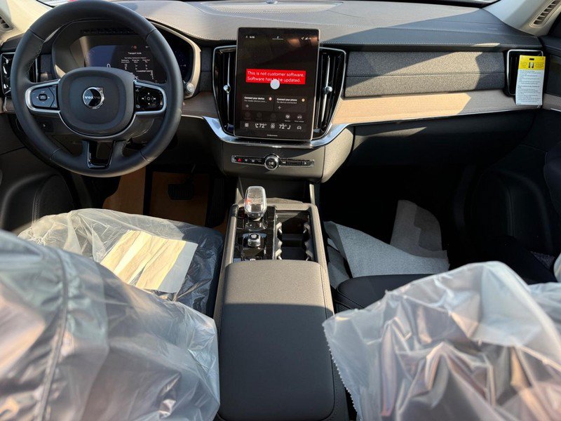 New 2026 Volvo XC90 T8 Plus w/ Protection Package Premier AWD/4WD image 7