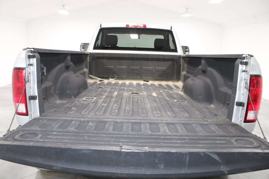 Used 2018 RAM 3500 Tradesman w/ Chrome Appearance Group RWD image 17