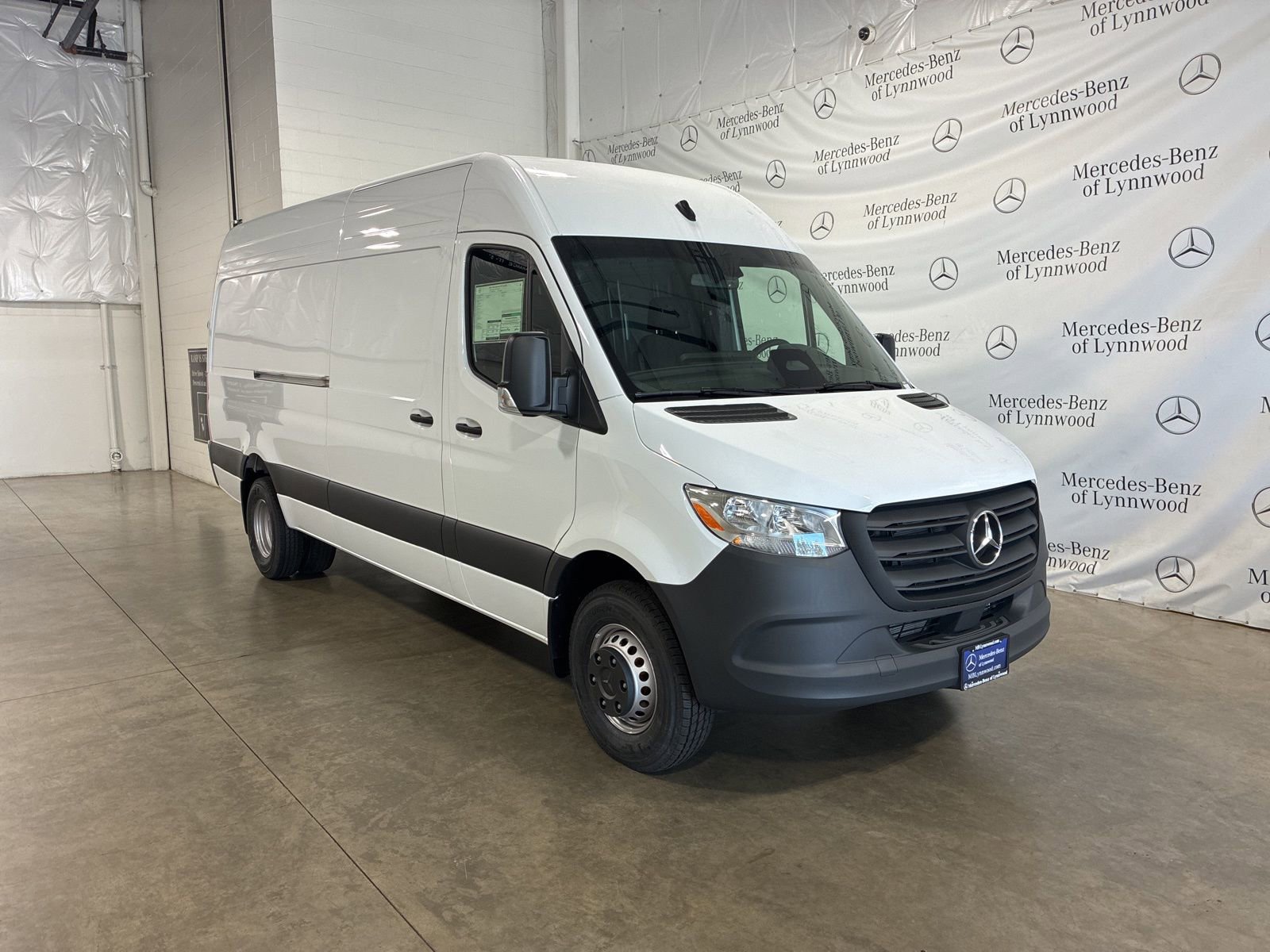 New 2025 Mercedes-Benz Sprinter 4500 image 2