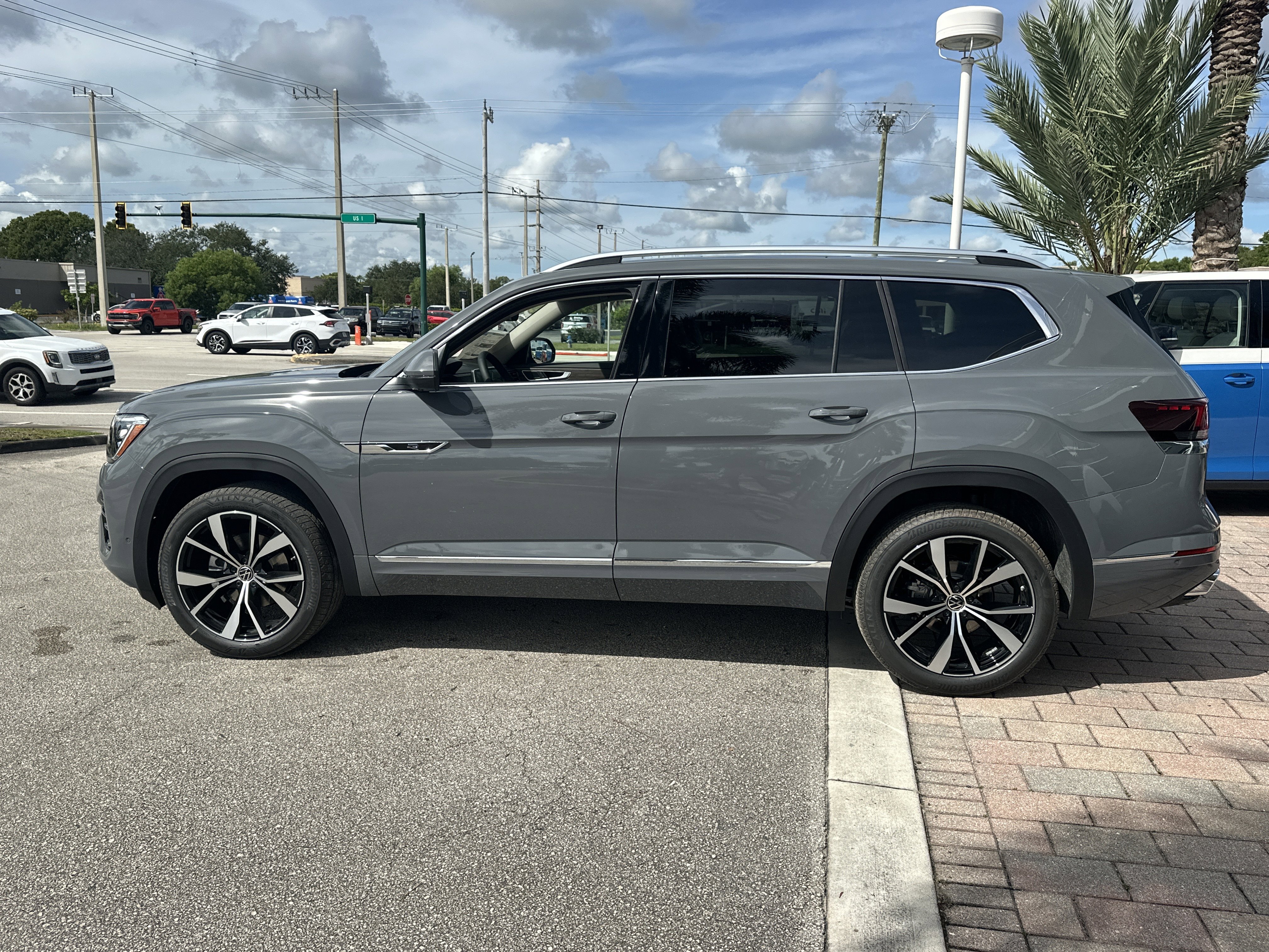 New 2026 Volkswagen Atlas SEL Premium R-Line image 9