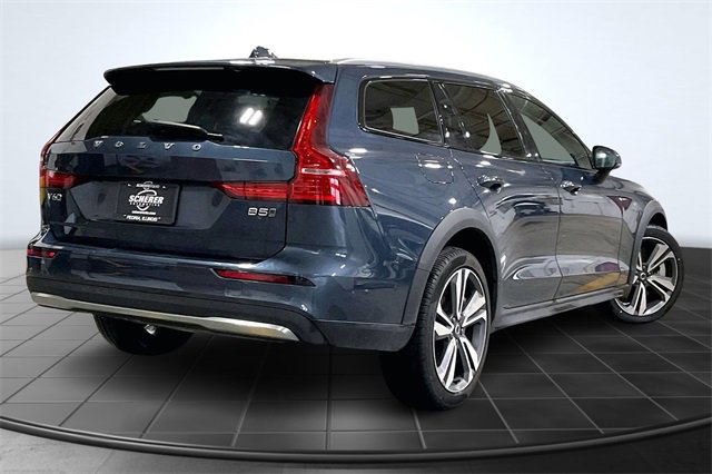 Certified 2025 Volvo V60 B5 Cross Country Plus image 3
