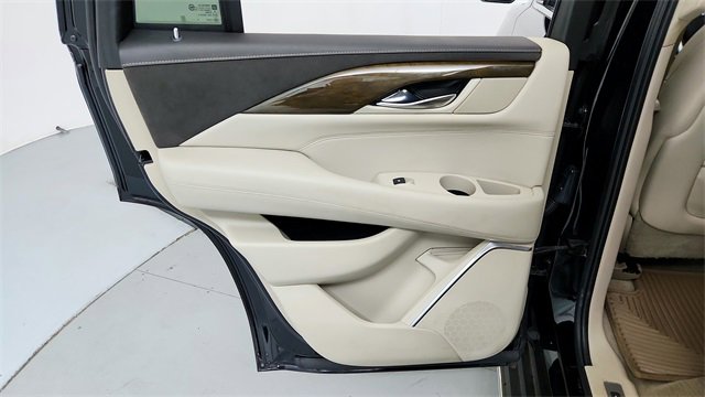 Used 2020 Cadillac Escalade Luxury image 17