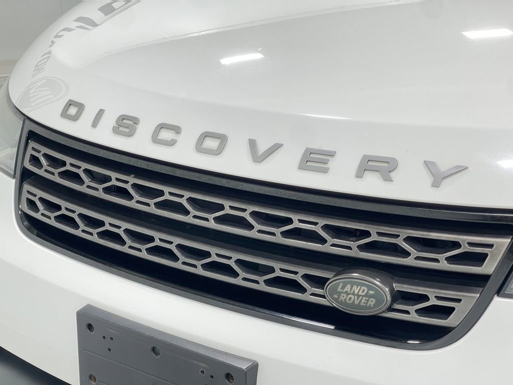 Used 2017 Land Rover Discovery SE image 40