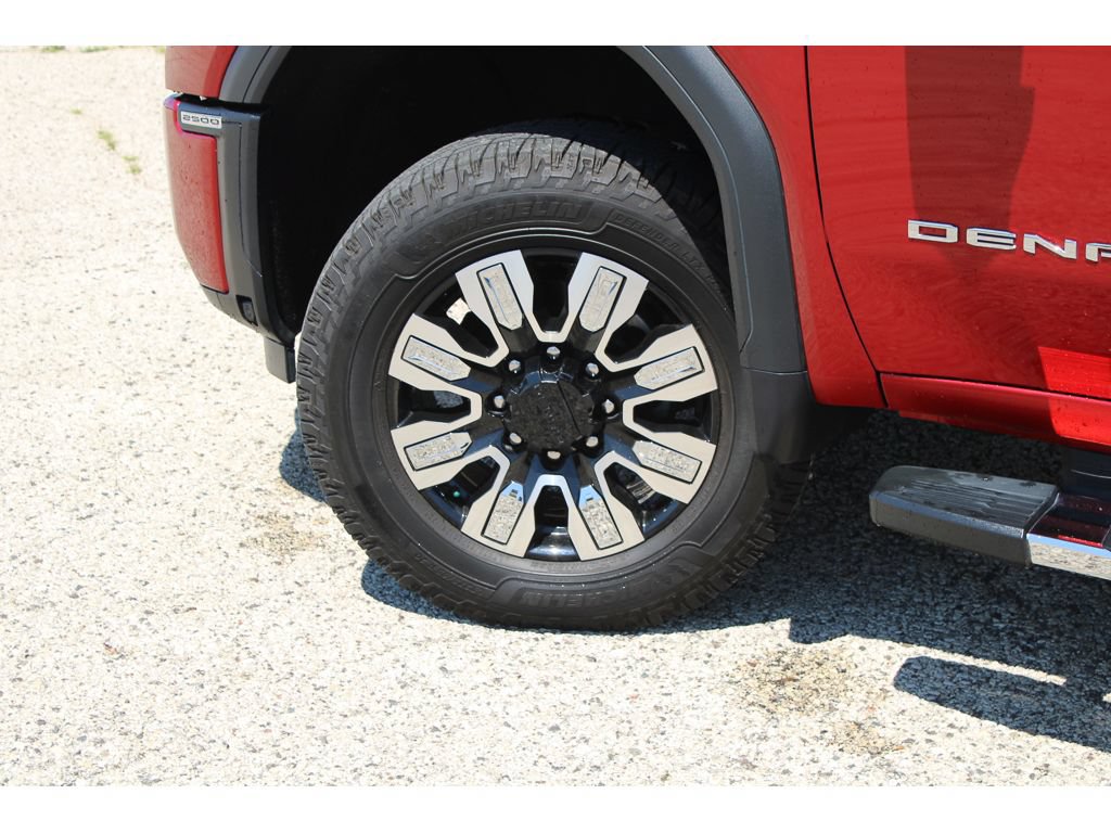 Used 2024 GMC Sierra 2500 Denali w/ Technology Package AWD/4WD image 18