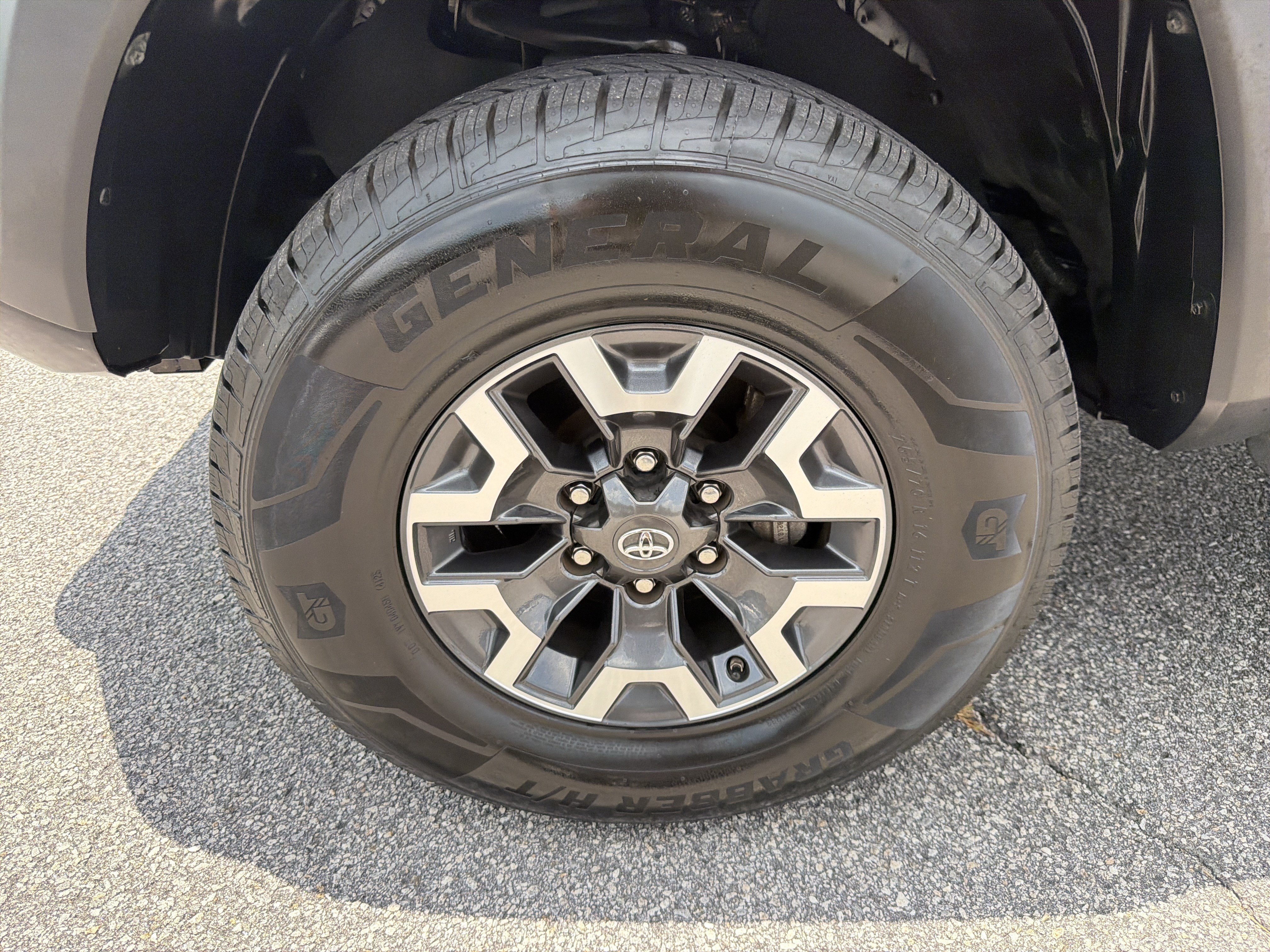 Used 2019 Toyota Tacoma TRD Off-Road AWD/4WD image 21