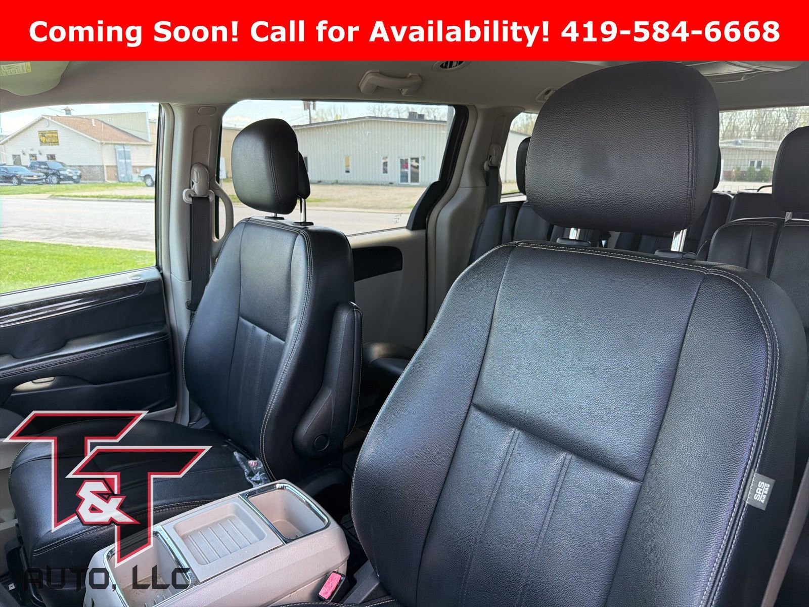 Used 2015 Chrysler Town & Country Touring image 5