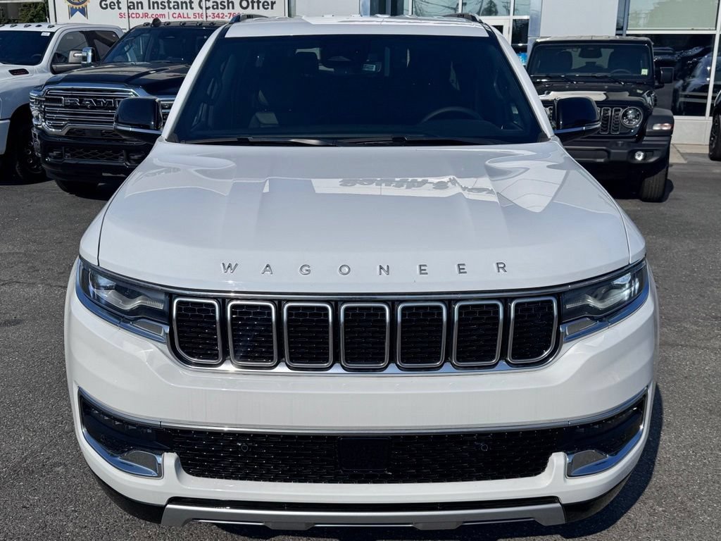 Used 2024 Jeep Wagoneer L Series II w/ Flexible Seating Group RWD image 2