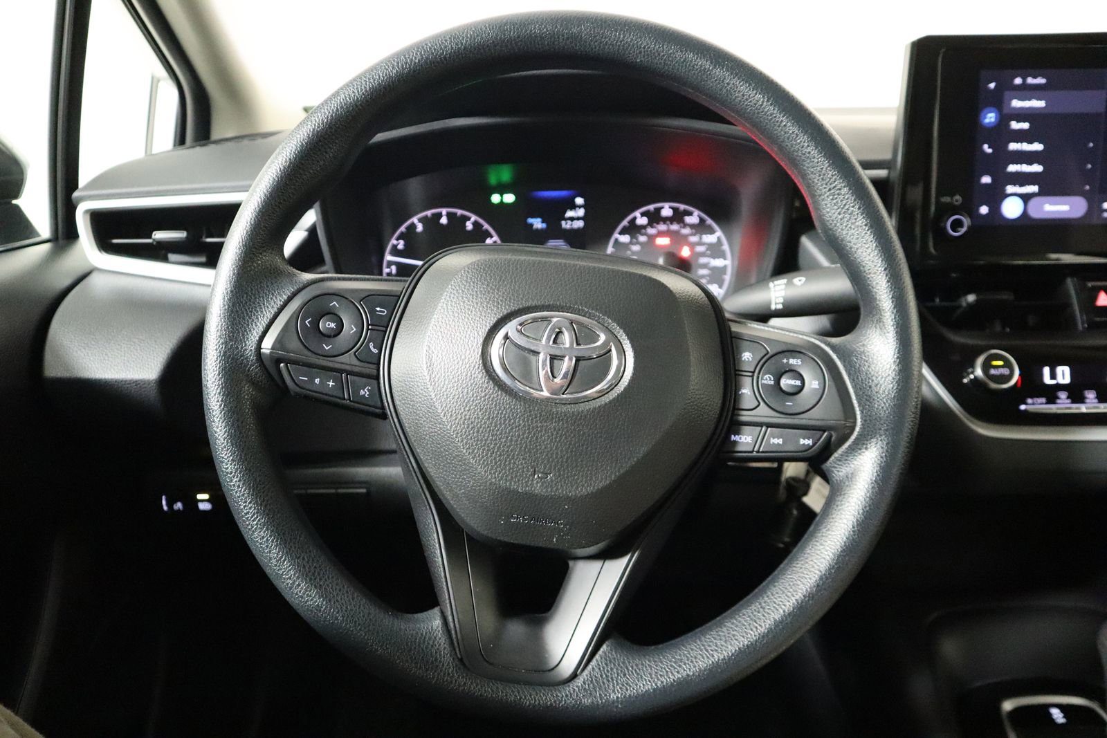 Used 2025 Toyota Corolla LE image 26