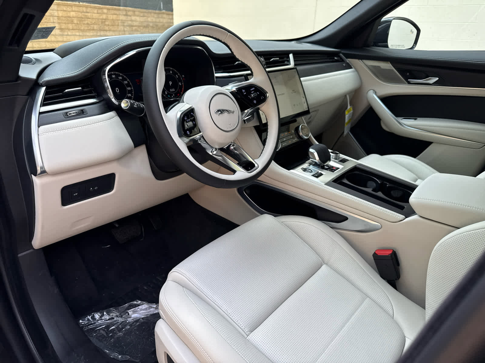 Used 2026 Jaguar F-PACE R-Dynamic S image 14