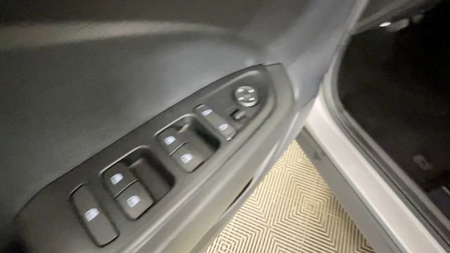 Used 2025 Hyundai Venue SE FWD image 17