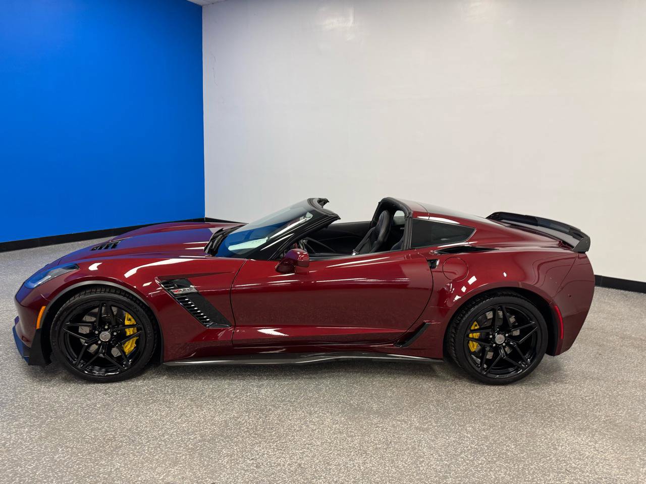 Used 2017 Chevrolet Corvette Z06 w/ Chrome Badge Package RWD image 4